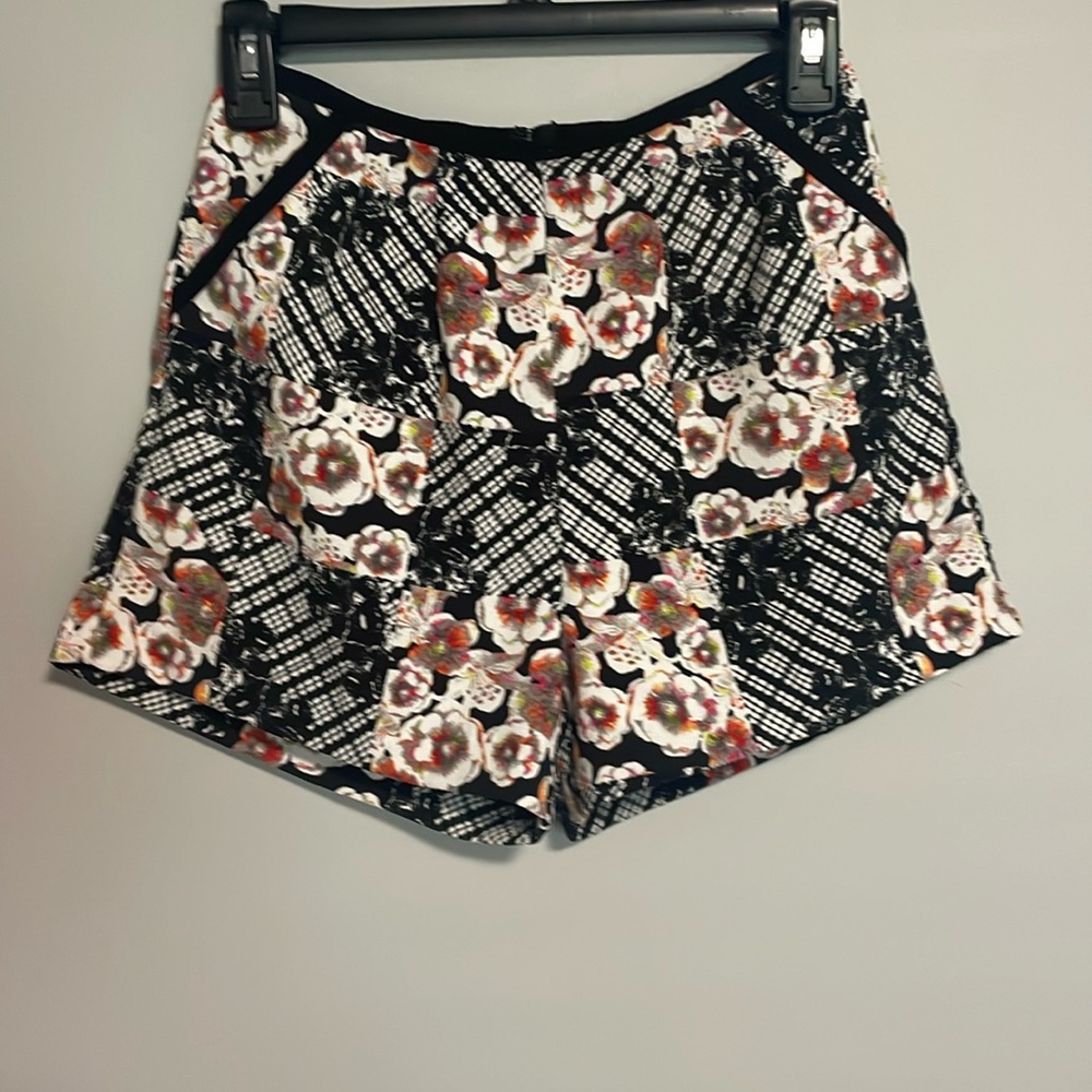 MinkPink Floral Print Mini Shorts. Size XS